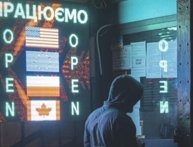 Долар і євро оновили рекордні максимуми в Україні