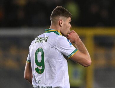 Довбик виклався на повну в матчі з Лечче і знову травмований