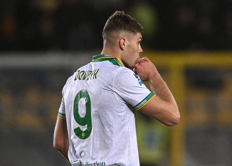 Довбик виклався на повну в матчі з Лечче і знову травмований