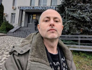 Голова Деснянської РДА Бахматов зберігає мільйони готівкою та купує елітне майно під час війни