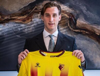 Гравець із дефібрилятором гратиме в Англії