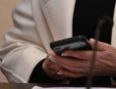 IPhone 13 і лише Signal Прокурор розкрив шпигунські методи зв’язку Тимошенко з нардепом Копитіним