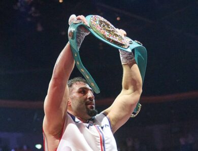 Кабаєл заявив про готовність провести бій з Усиком