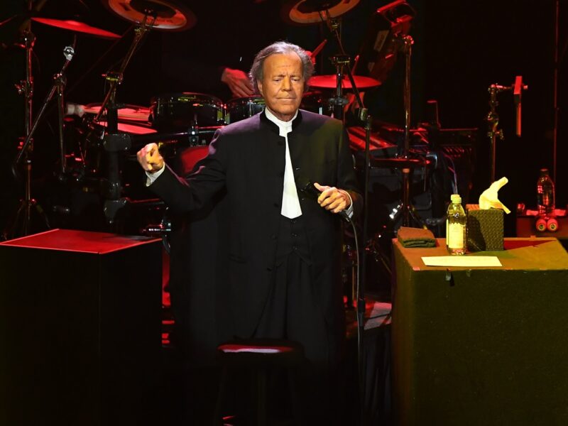 Хуліо Іглесіаса звинуватили в сексуальних домаганнях