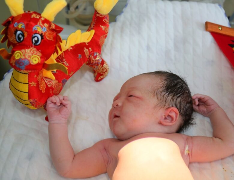 Китай придумав спосіб стимулювання народжуваності