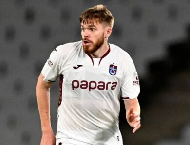 Клуб АПЛ підвищив ставку за українського захисника