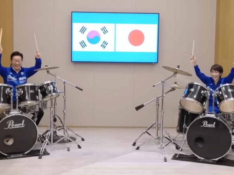 Лідери Японії й Південної Кореї разом зіграли на барабанах