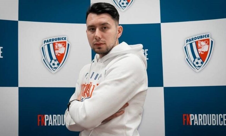 Львівський Рух відпустив захисника Слюбика до Чехії