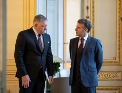 Макрон і Фіцо обговорили “стратегічне пробудження” і допомогу Україні