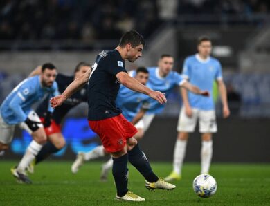 Маліновський реалізує пенальті в матчі з Лаціо