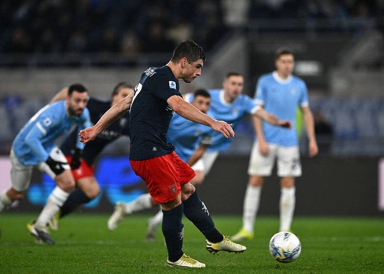 Маліновський реалізує пенальті в матчі з Лаціо