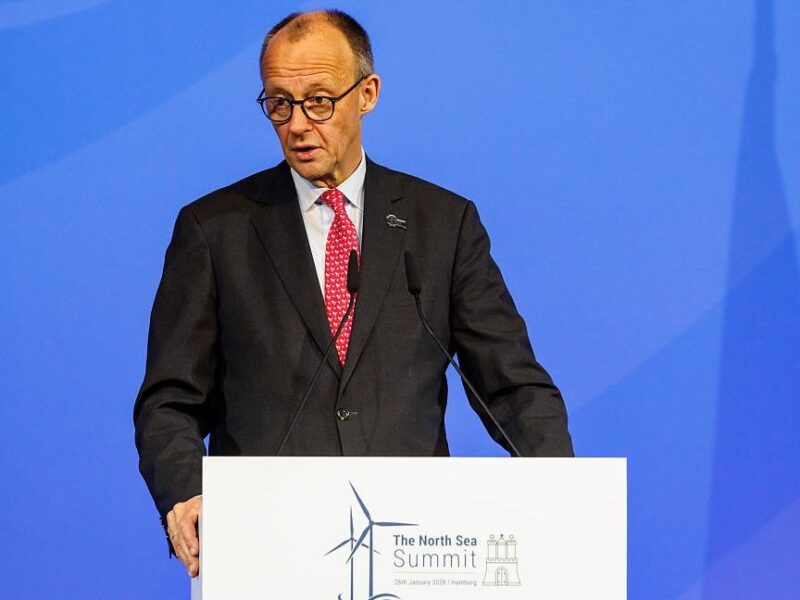 Мерц звинуватив США в зменшенні військової присутності в Гренландії