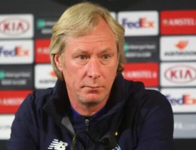 Михайличенко запевняє, що недбалого сантехніка не торкався