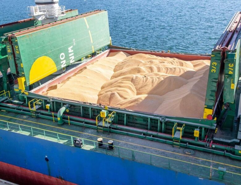 Морським коридором експортовано 100 млн тонн зерна – Кулеба