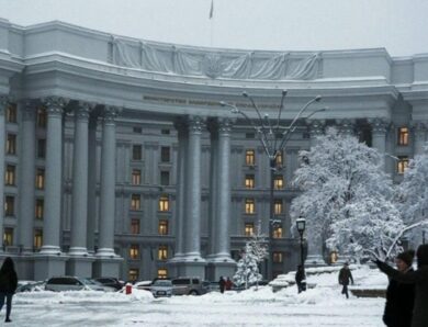 МЗС радить українцям виїжджати з Ірану