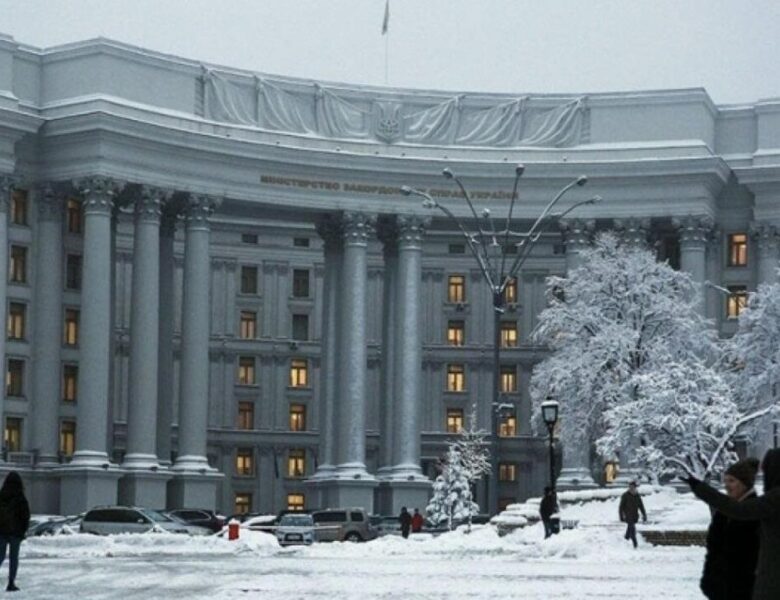 МЗС радить українцям виїжджати з Ірану