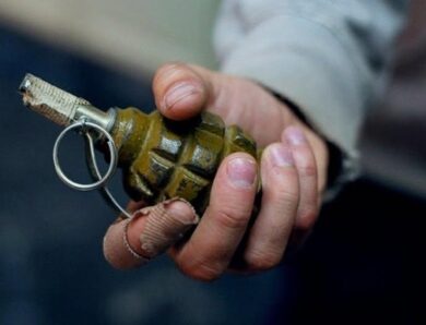 На Київщині чоловік погрожував перехожим гранатою