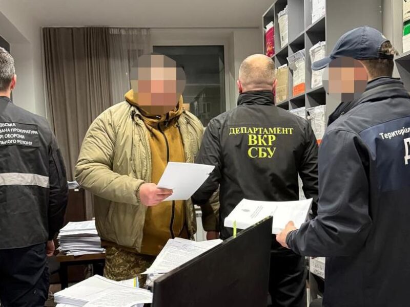 На Київщині командир частини брав гроші з військових за “відпустки”