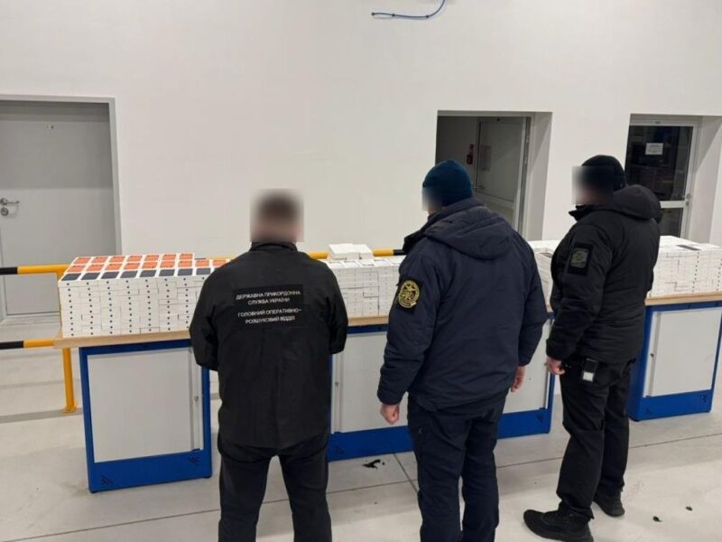 На кордоні вилучили техніку Apple на 35 млн