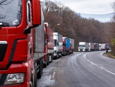 На кордоні з Польщею відновили оформлення вантажівок