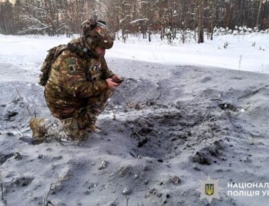 На Рівненщині дрони РФ скинули вибухівку біля залізниці