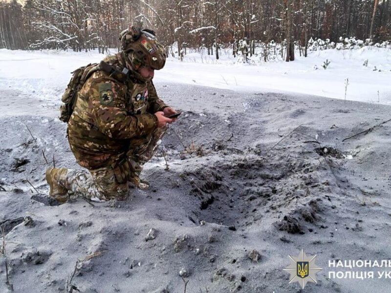 На Рівненщині дрони РФ скинули вибухівку біля залізниці