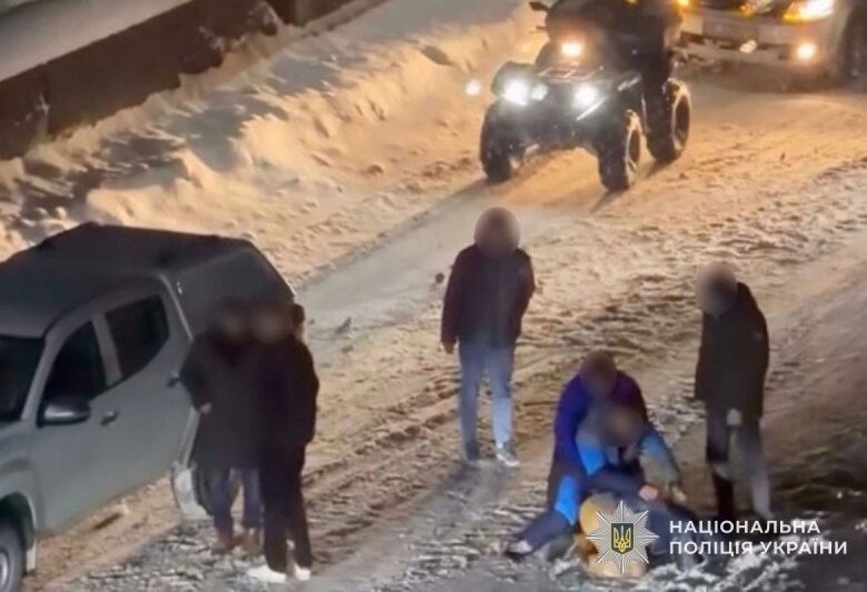 На Тернопільщині двоє молодиків побили військового після ДТП