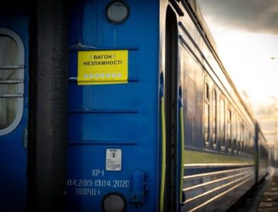 На вокзалах Укрзалізниці працює 97 пунктів незламності