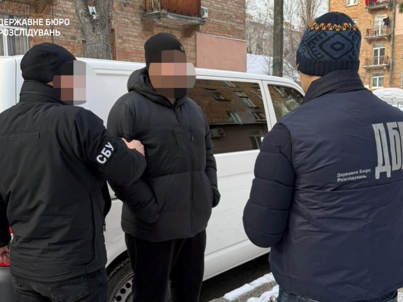 На Волині викрили правоохоронця, який торгував “безпечними” посадами