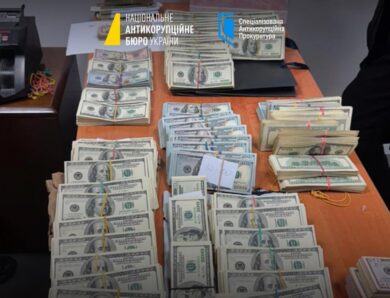 НАБУ вилучило $850 тисяч на митному пості Луцьк