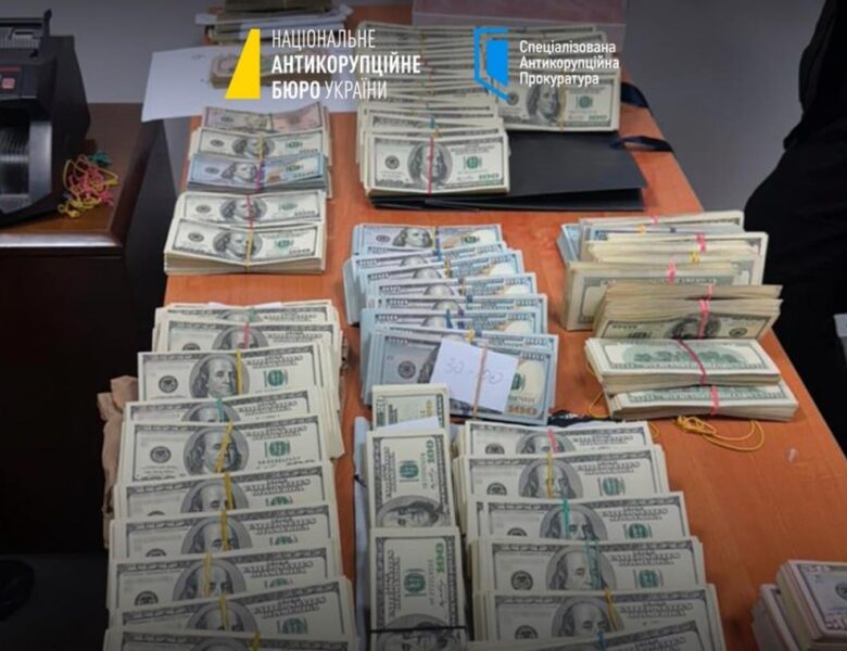 НАБУ вилучило $850 тисяч на митному пості Луцьк