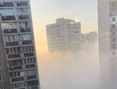 Над Києвом фіксують смог через пожежі внаслідок обстрілів
