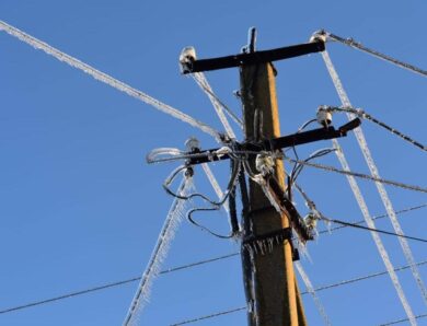 Обстріли і негода: в Україні масштабні відключення