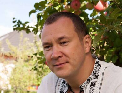 Паркан замість пляжу екснардепу Супруненку оголосили підозру за самозахоплення берега Дніпра