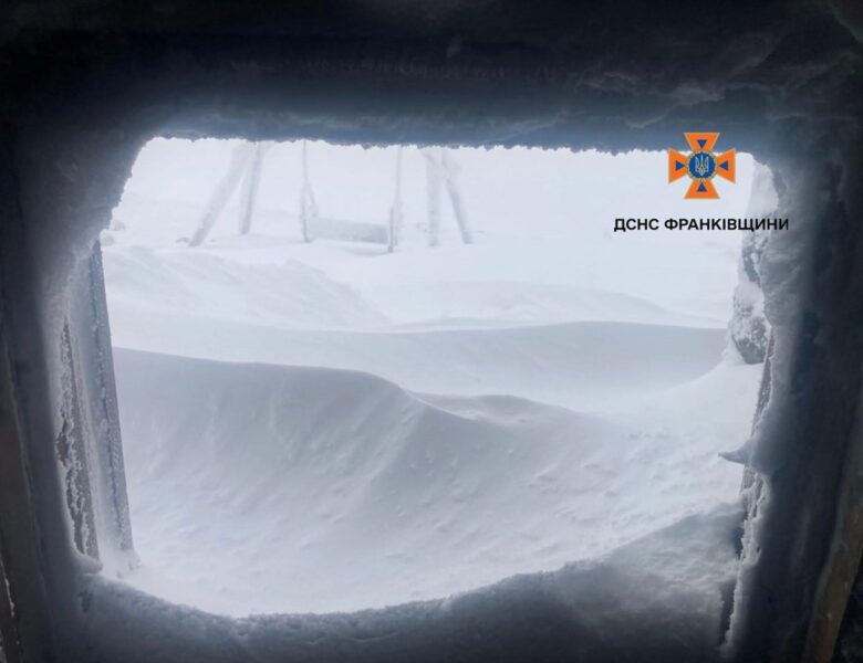 Перемети снігу понад метр: ДСНС застерігає від походів у високогір’я