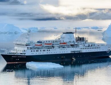 “Плавуча казарма”: Данія відправила в Гренландію радянський корабель