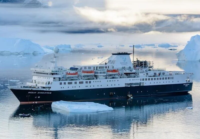 “Плавуча казарма”: Данія відправила в Гренландію радянський корабель