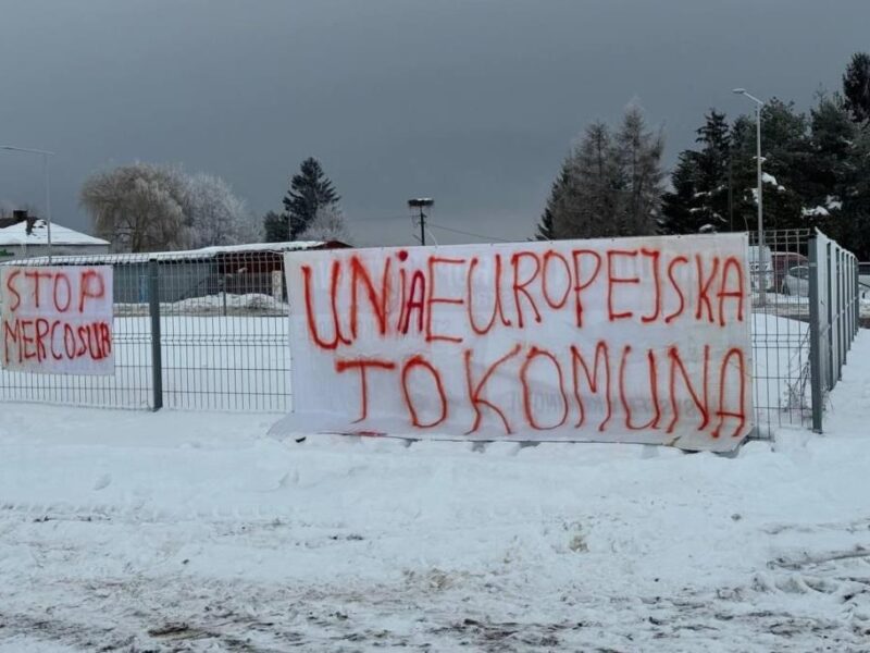 Польські фермери проводять протест на кордоні з Україною