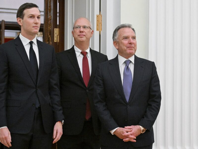 Посланці Трампа і Путіна зустрілися у Парижі