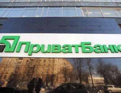 ПриватБанк призупинить операції з картками