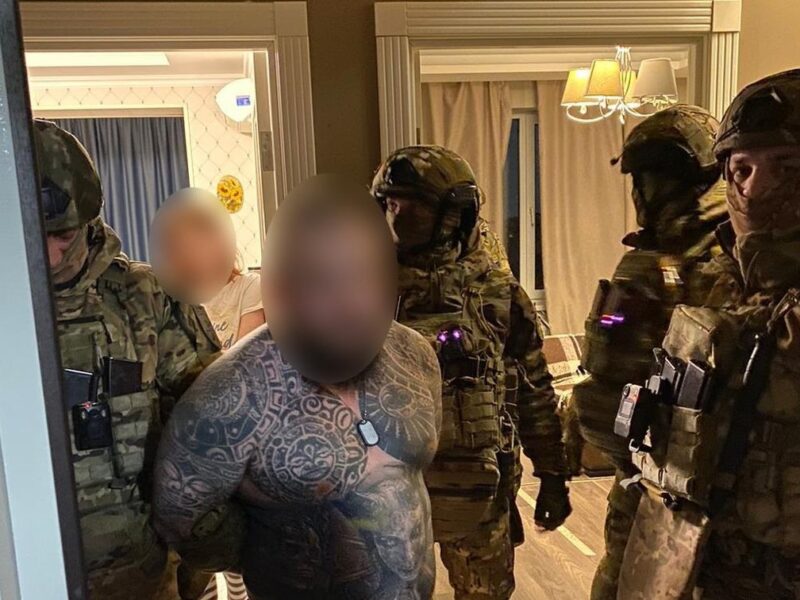 Продавали небезпечний наркотик: викрито сімейну злочинну організацію