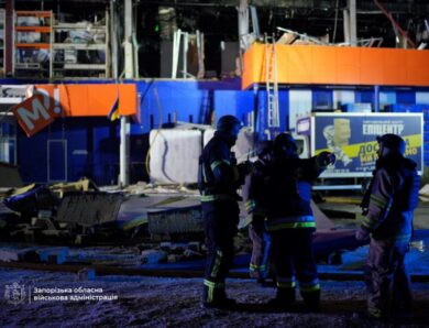 РФ атакувала Запоріжжя: зруйнований Епіцентр