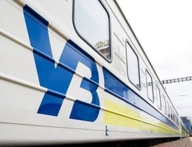 РФ вдарила по залізниці, затримуються потяги