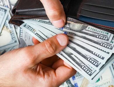 Родинний автопарк полковника Дмитрука як директор Монтажник-Україна оформлював майно на близьких з доходами у кілька тисяч гривень