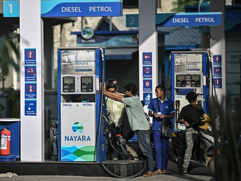 Росія знижує ціни на нафту для Індії, щоб вернути покупців – ЗМІ