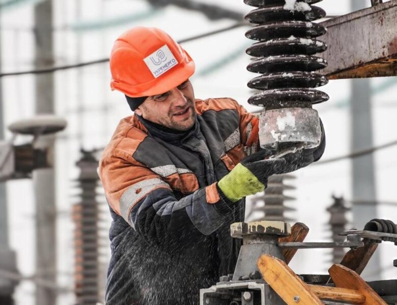 Шмигаль: В ремонтних бригадах 15 тис. енергетиків