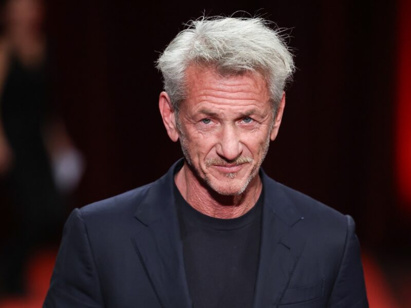 Шона Пенна заскочили на побаченні з акторкою з Молдови