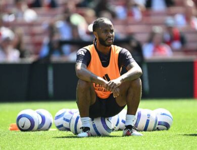 Стерлінг розглядає відхід із лондонського клубу