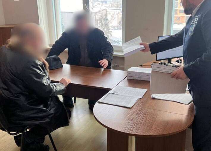 Столична прокуратура повідомила про підозру посадовцям Київзеленбуду та директору приватного підприємства через розтрату понад 1 мільйона гривень