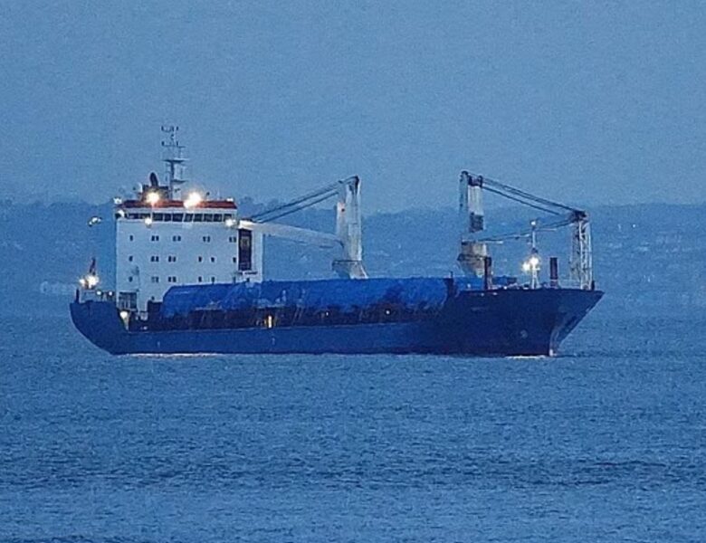 Стояло над кабелями: британські військові вигнали судно РФ зі своїх вод